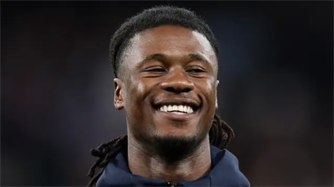 Simone Inzaghi celebrating with his Inter Milan players after beating Barcelona.